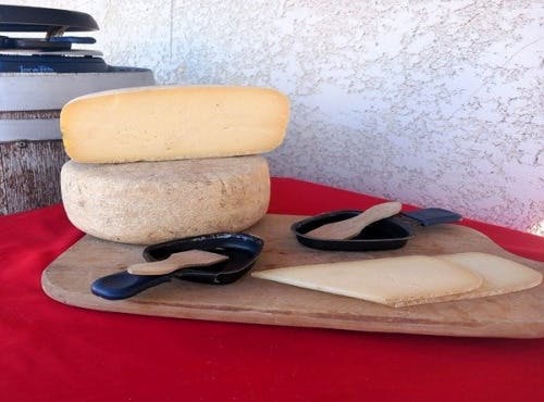 1 portion de fromage à raclette aromatisée au poivre - portion de 200 g au lait cru de vache